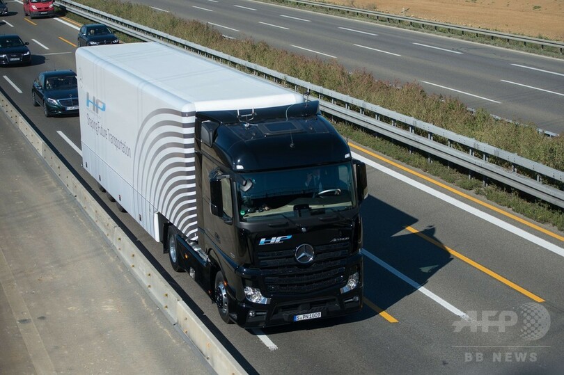 ダイムラーの自動運転トラック、アウトバーンで初の公道試験走行