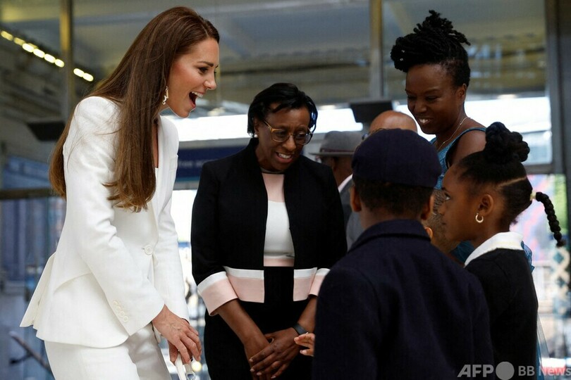 ウィリアム英王子夫妻、カリブ系移民記念碑の除幕式出席