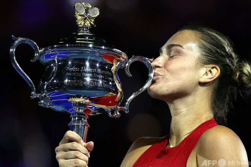 サバレンカが全豪OP連覇 鄭欽文を寄せつけず圧勝