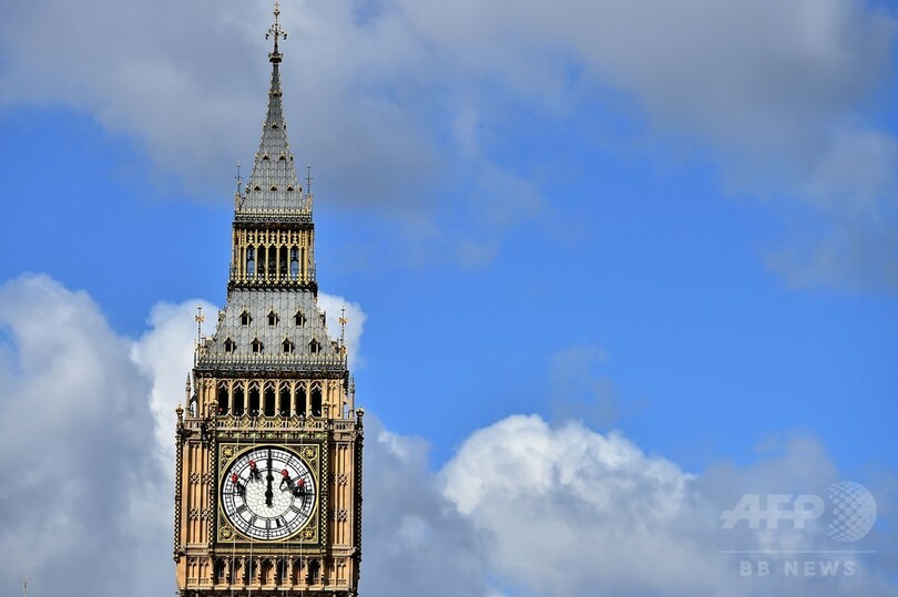英ビッグベンで4年ぶりの大掃除、終わるまでに1週間