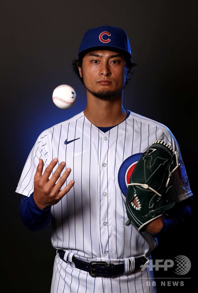 カブスのダルビッシュ、春季キャンプ恒例のフォトデーに参加