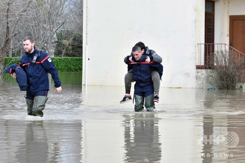 仏南西部で暴風雨、2人死亡