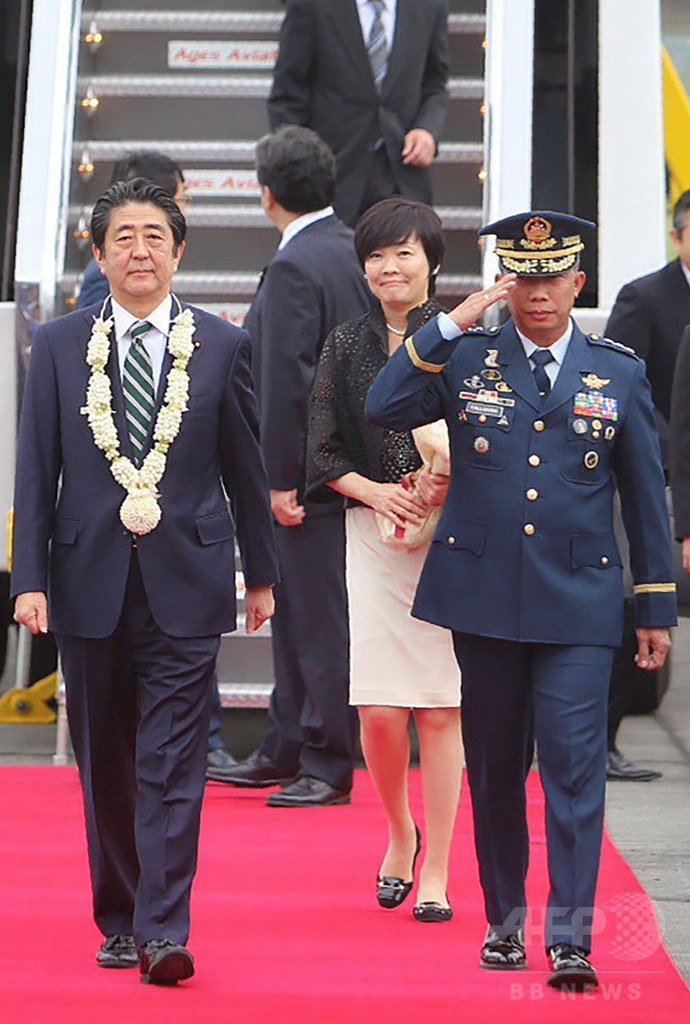 安倍首相、フィリピンに到着 ドゥテルテ大統領と会談へ