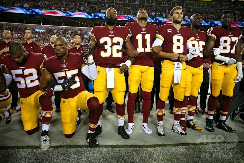 NFLで過去最大級の抗議行動、トランプ大統領の発言に反発