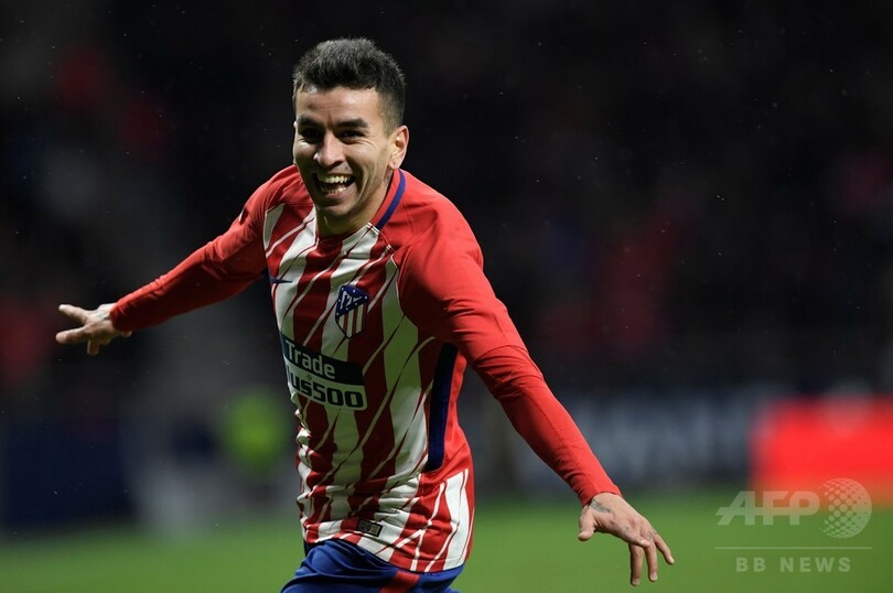 雨中のバルセロナダービーはドロー、上位対決制したアトレティコが差詰める