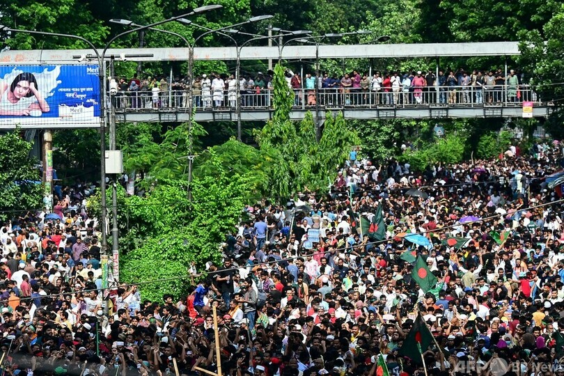 バングラデシュ首相が辞任、国外脱出　デモ激化で、暫定政権樹立へ