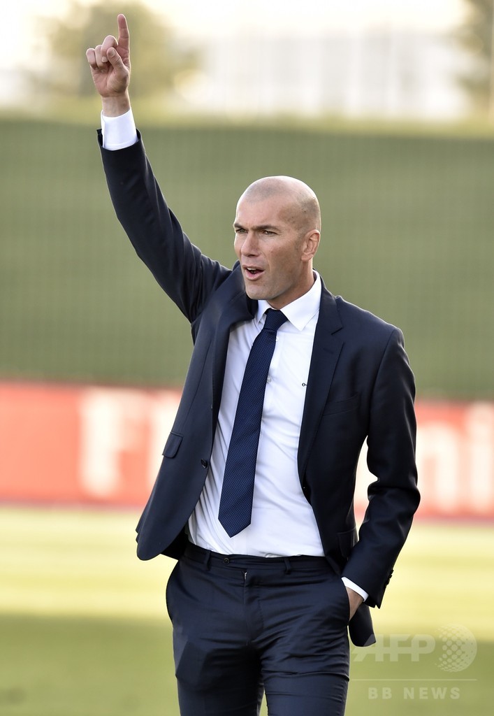 下部組織で指揮を執るジダン氏、トップチームに興味を示さず