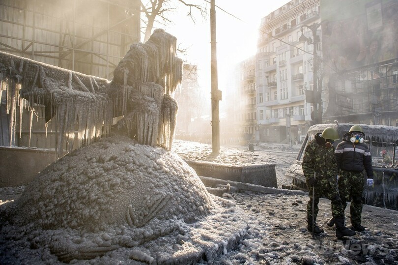 流血のウクライナ反政権デモ、過激化の裏に謎の右翼集団