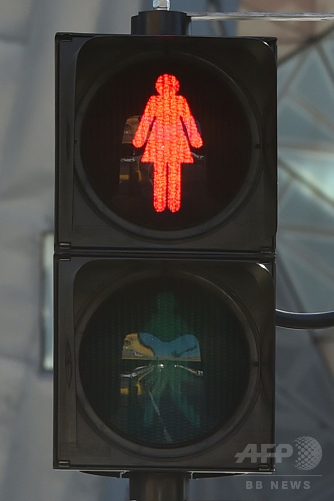 女性マークの歩行者用信号機、偏見を減らし男女平等を促す 豪