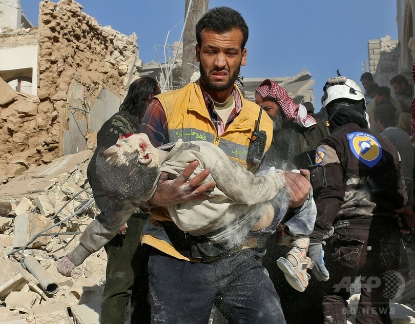 シリア・アレッポ、政府軍の爆撃で子ども5人含む市民32人死亡