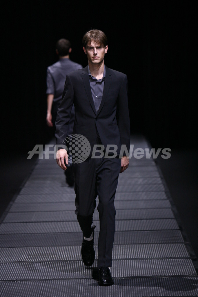 ＜10年春夏東京・コレクション＞ラッド ミュージシャン、新作を発表