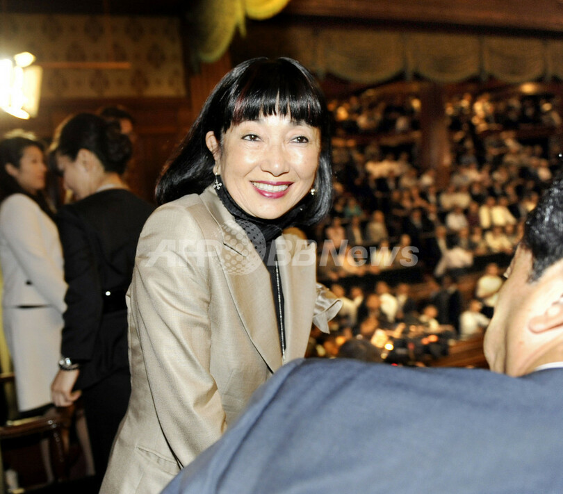 鳩山夫人、首相指名に喜びの涙