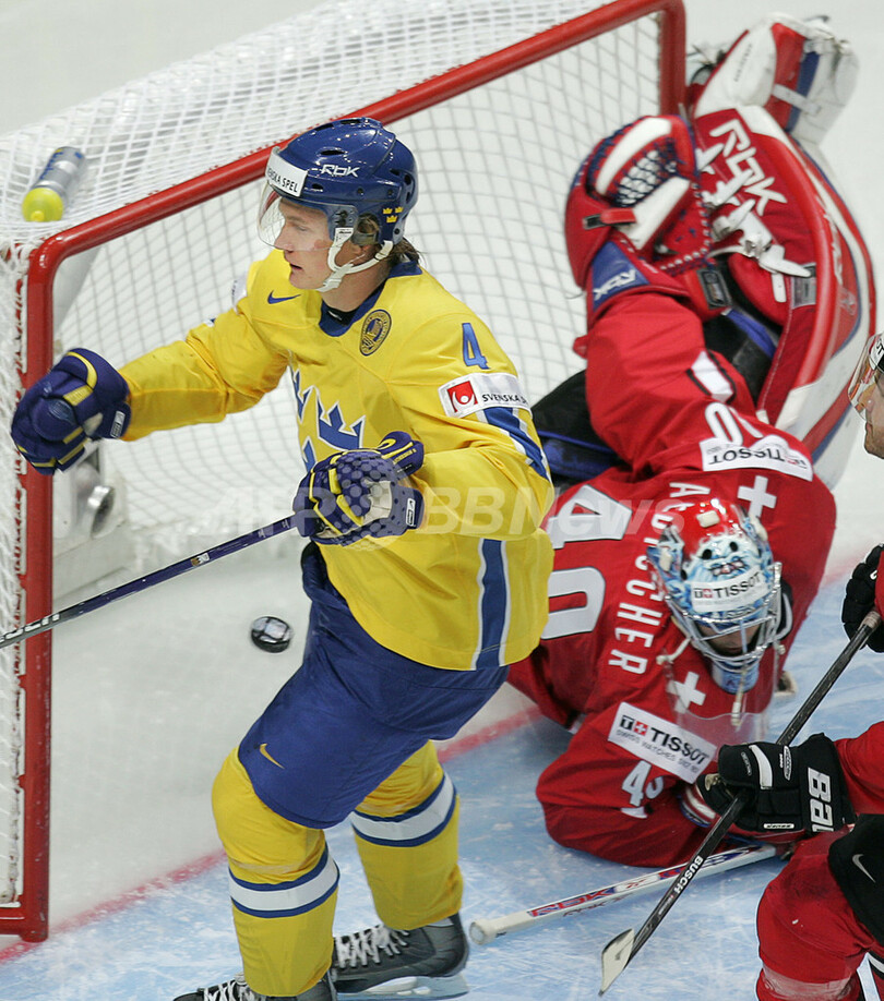 ＜アイスホッケー 世界選手権大会2007＞スウェーデン スイスを降しグループ首位で2次ラウンドへ - ロシア
