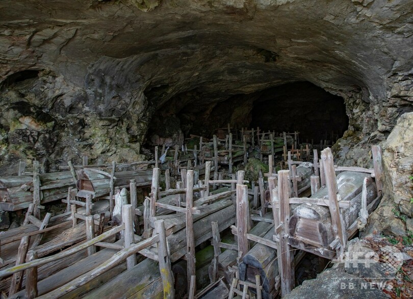 ミャオ族の珍しい洞窟墓地、中国・貴陽市