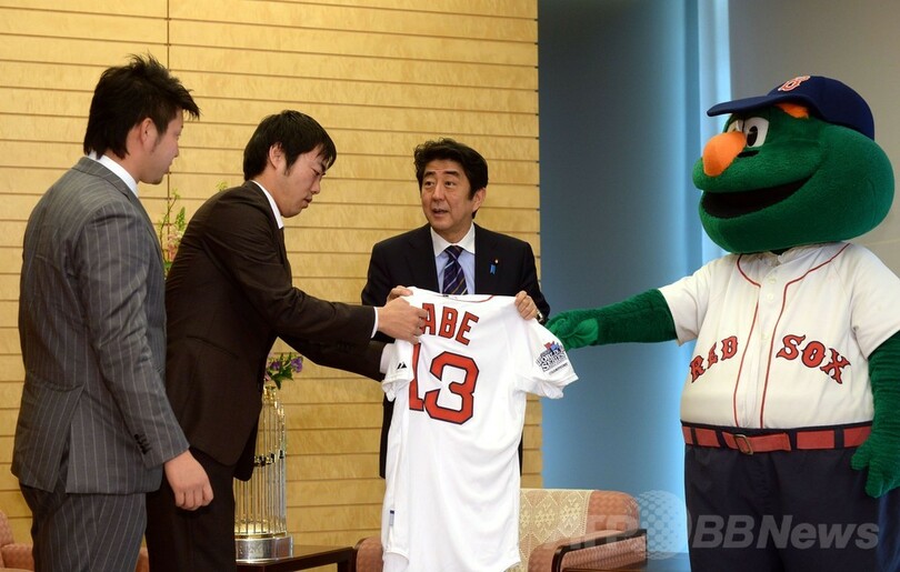レッドソックスの上原と田沢、安倍首相を表敬訪問