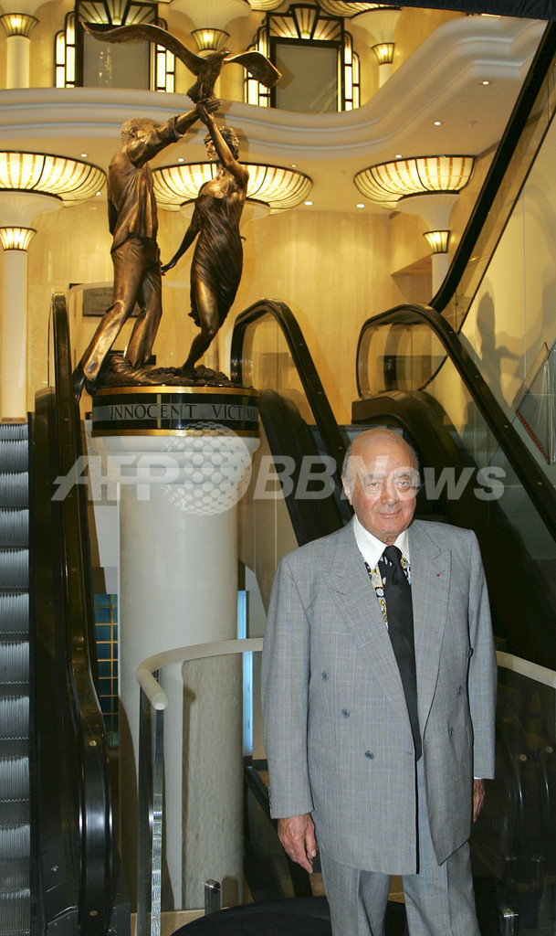 英王室御用達証「燃やして捨てた」、ハロッズ元会長が告白