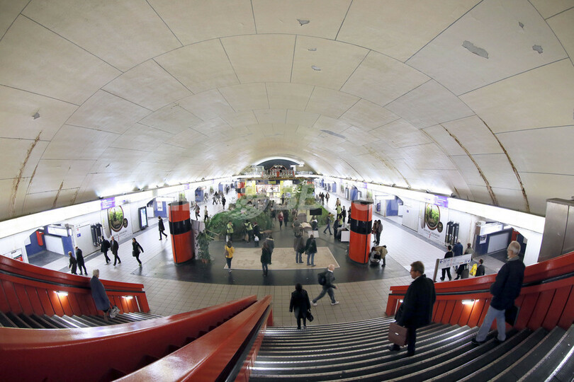 美しき世界の地下鉄駅