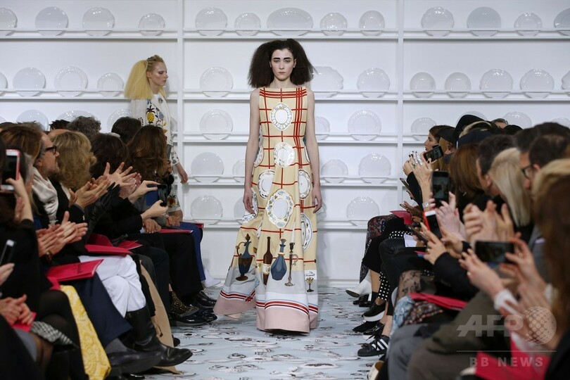 「スキャパレリ」16年春夏パリ・オートクチュール