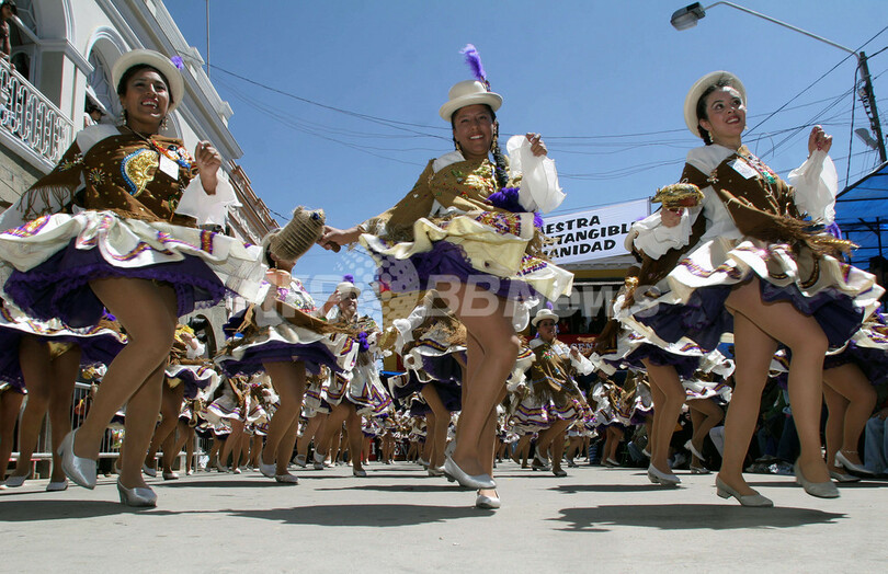 オルロのカーニバル 鮮やかな衣装で開幕 - ボリビア
