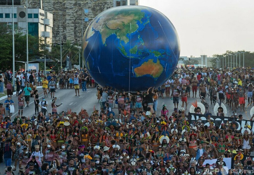先住民の土地と権利の保護を、ブラジル首都でデモ