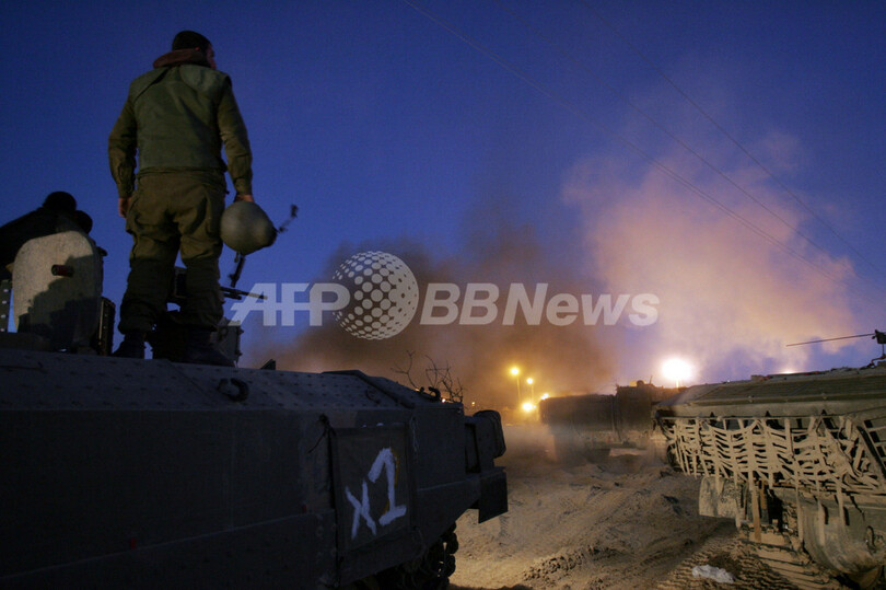 イスラエル軍がガザを攻撃、パレスチナとの和平交渉開始前日に