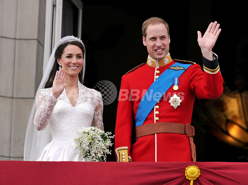 ウィリアム英王子夫妻、結婚1周年