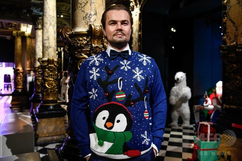 仏のろう人形館、各国首脳や俳優がクリスマス柄のセーター着て登場