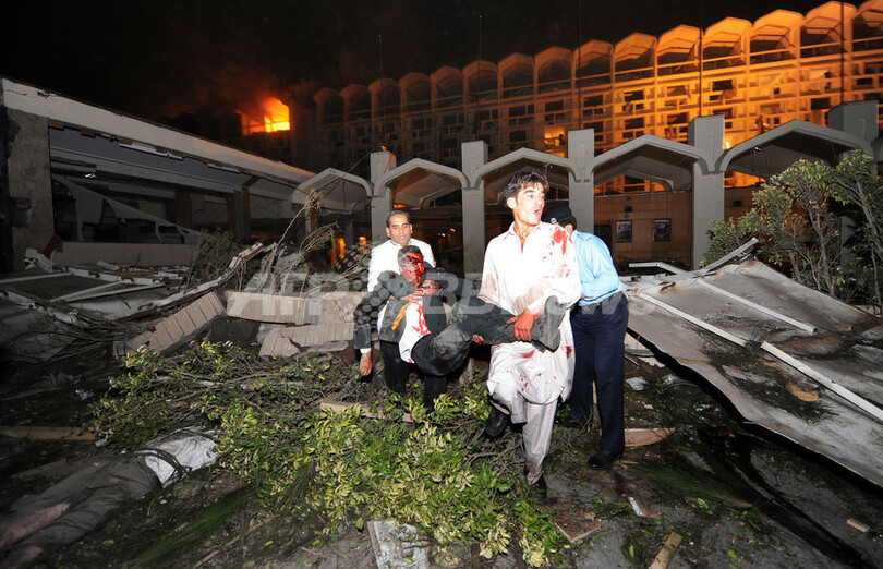 イスラマバードのホテルで爆弾による大きな爆発、死傷者多数