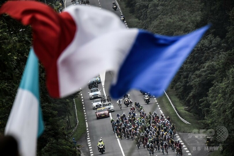 アールが総合首位を奪取、第12Sはバルデが制す ツール・ド・フランス