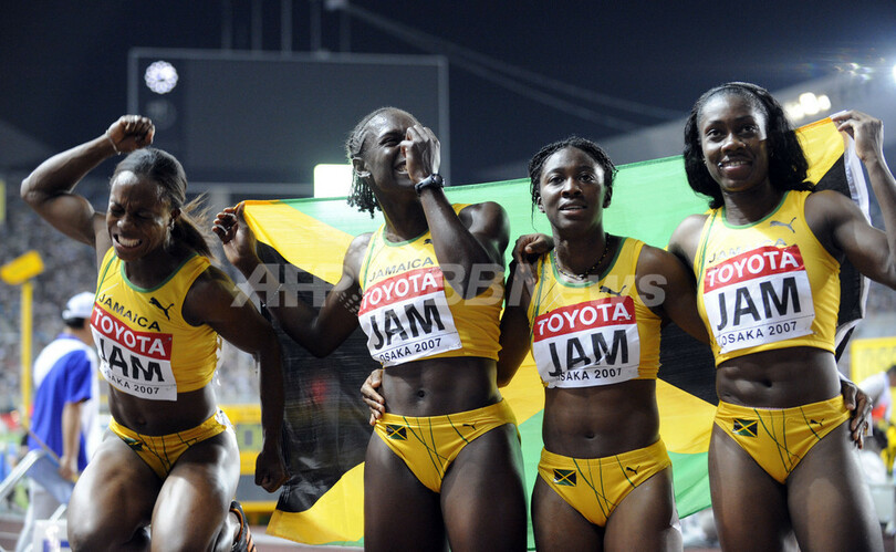米国 女子4x100メートルリレーで優勝