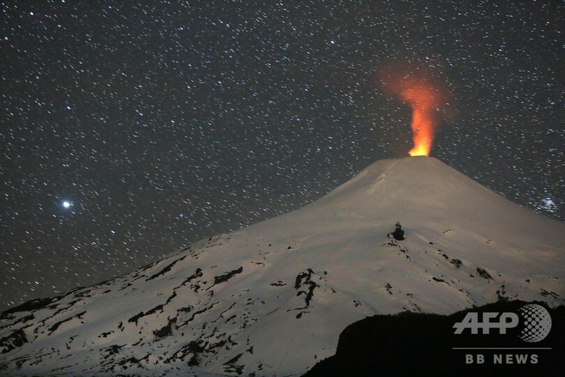 火山活動が活発化、チリ南部のビジャリカ山