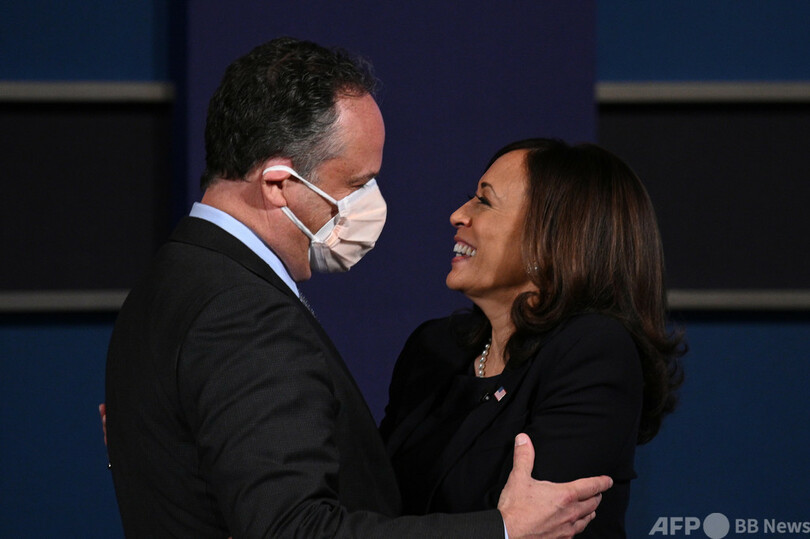 ハリス次期副大統領の夫、米史上初の「セカンド・ジェントルマン」に