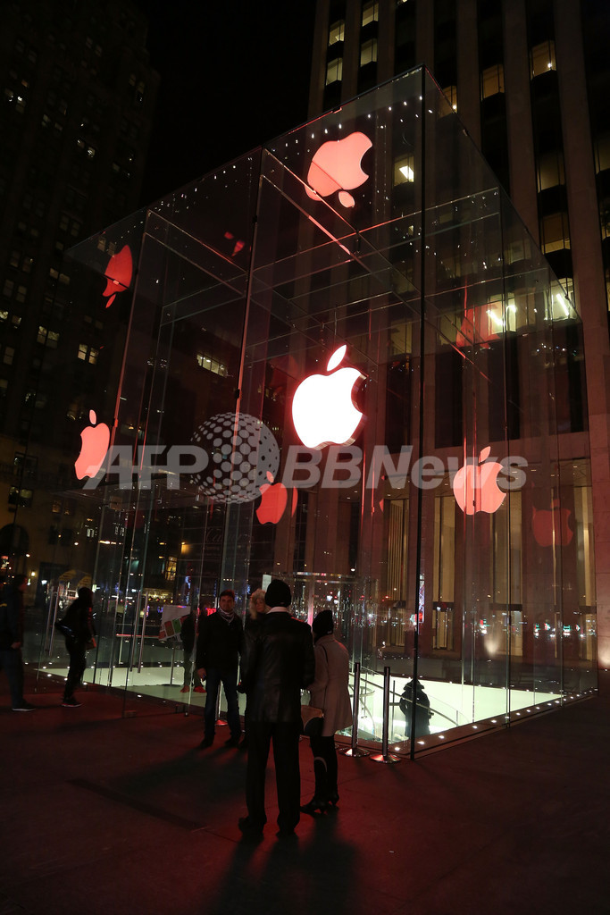 「世界エイズデー」、各地でレッドリボンや赤いライトアップ