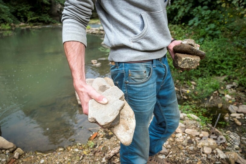 「魔法のようで夢中に」 宙に浮く石積みの芸術 仏