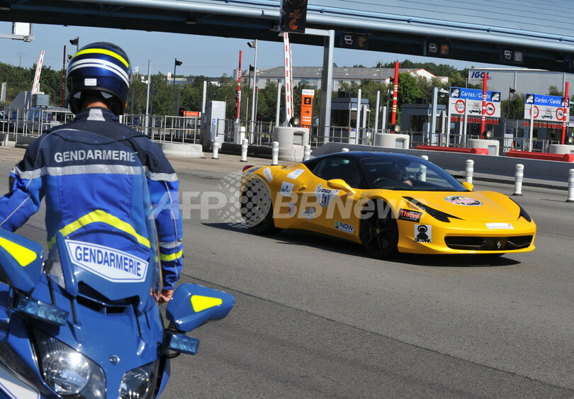 映画『キャノンボール』が現実に？富豪50人がスポーツカーで欧州横断