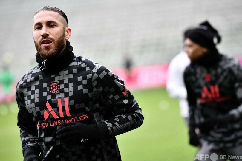 PSGがメッシの3アシストで勝利、ネイマールは負傷退場