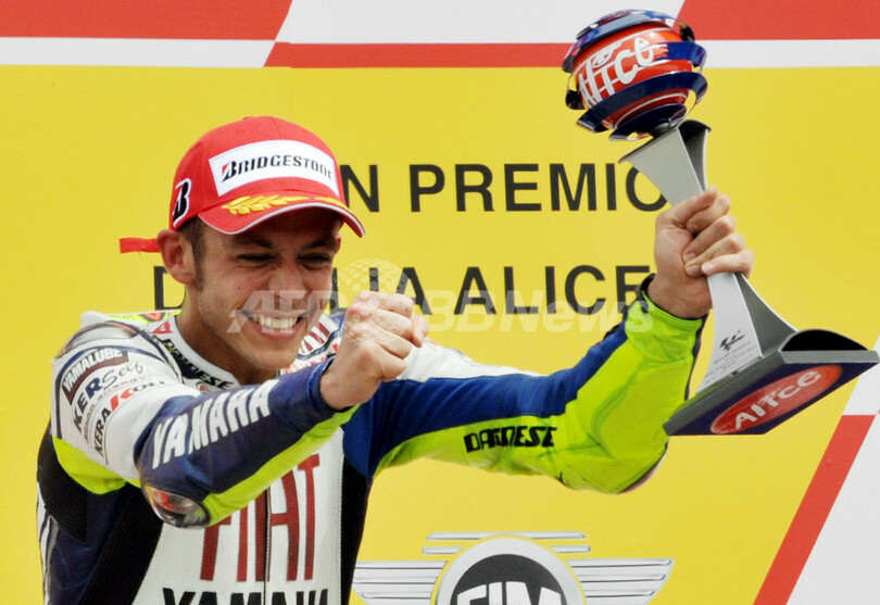 ロッシ イタリアGP7連勝を飾る
