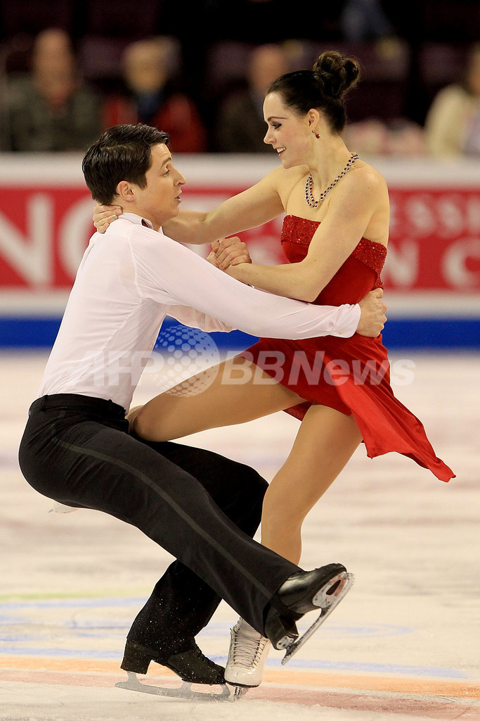 ヴァーチュー／モイア組がアイスダンスで優勝、四大陸選手権