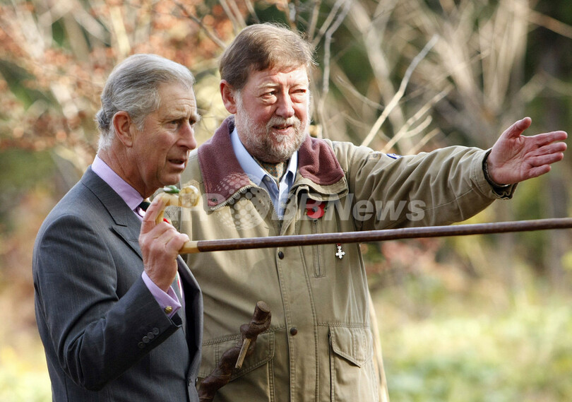 チャールズ英皇太子、C・W・ニコルさんの森を視察