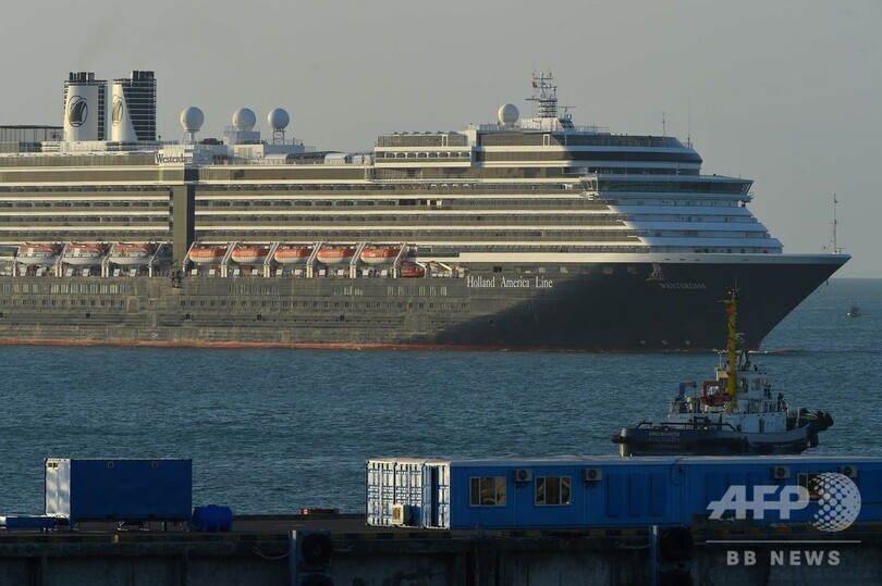 日本が拒否のクルーズ船、カンボジアで下船開始 「人権に配慮」とフン・セン首相