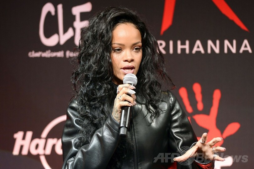 リアーナがハードロックカフェとコラボ、限定Tシャツ発表