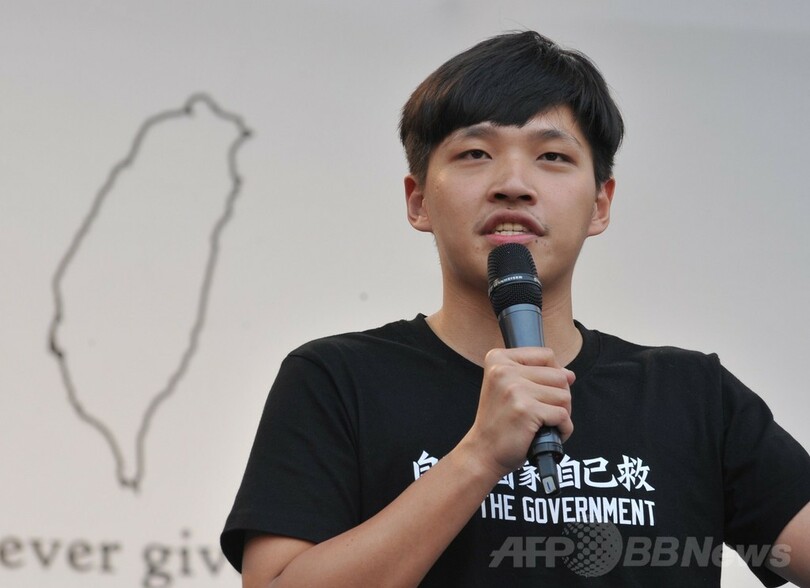 台湾で大規模デモ、対中貿易協定に反対