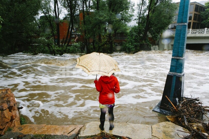 米コロラド州で豪雨による洪水、3人死亡