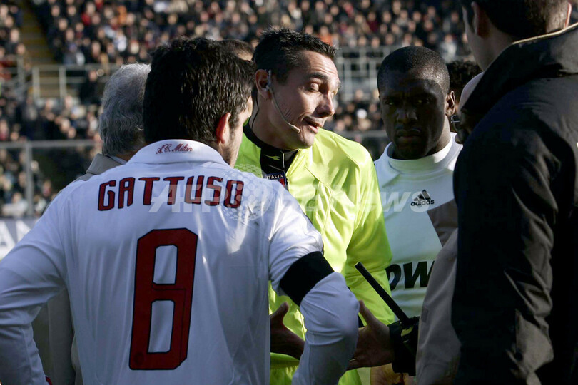 サポーターと警官隊の衝突によりアタランタvsミランは中止