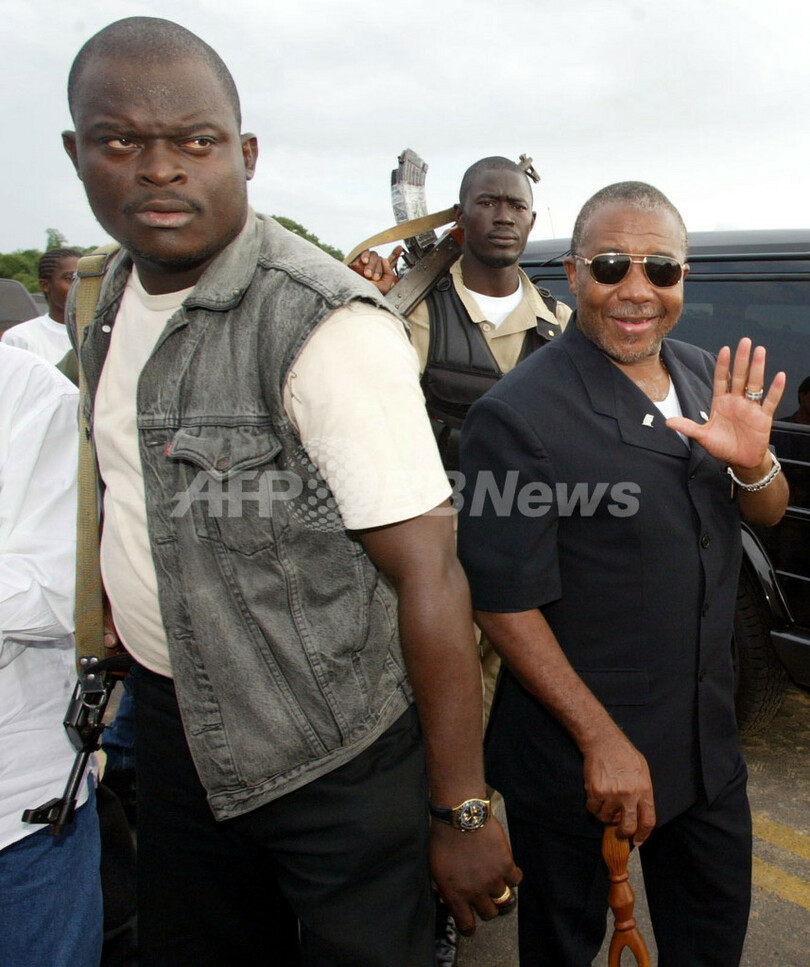 リベリア、シエラレオネ両内戦の「黒幕」、テーラー被告の生涯