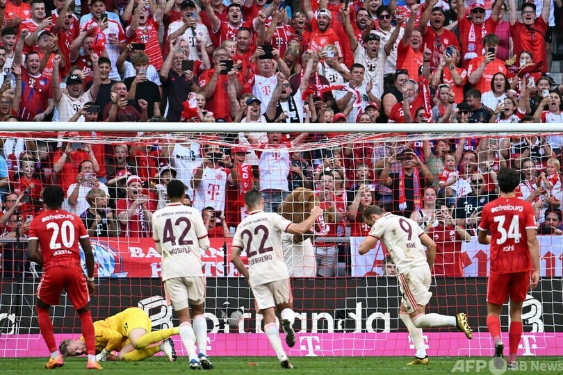 バイエルン連勝、ミュラーが最多出場試合でゴール