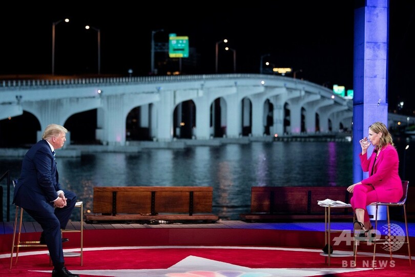 コロナ終息「すぐそこ」とトランプ氏、バイデン氏は分断克服と「結束」を約束