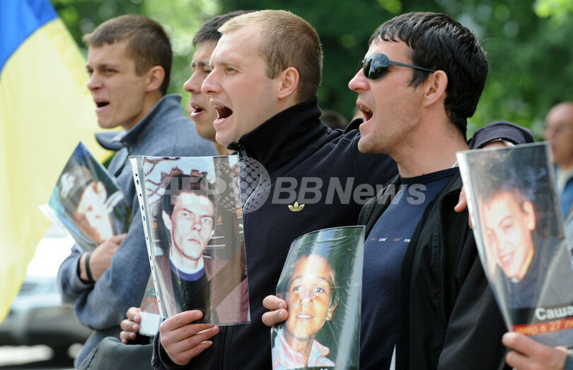 鎮痛剤トラマドールの規制を求め若者がデモ ウクライナ