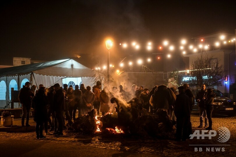 たばこを吸う子どもたち、ポルトガルの公現祭