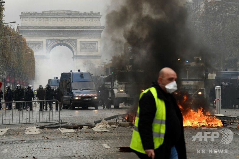 仏で抗議デモ続く シャンゼリゼ通りで警察と衝突も